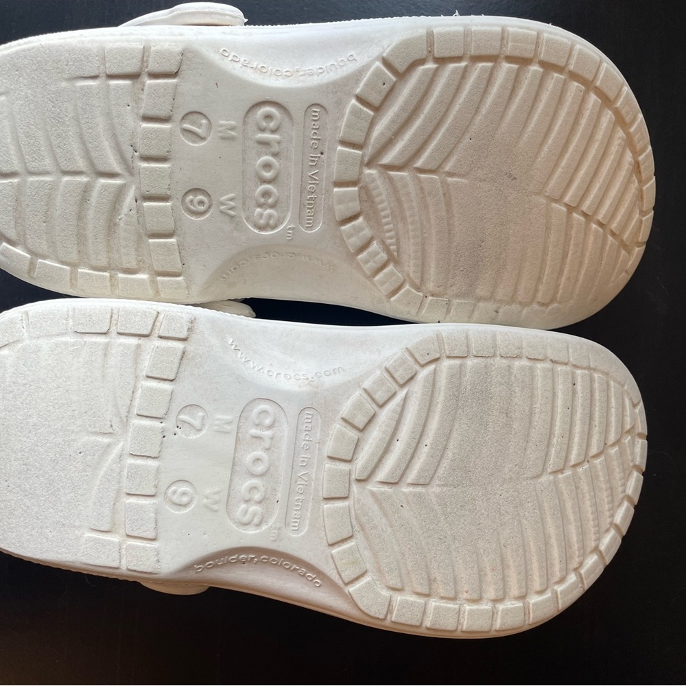 Classic White Crocs - Picture 9 of 9